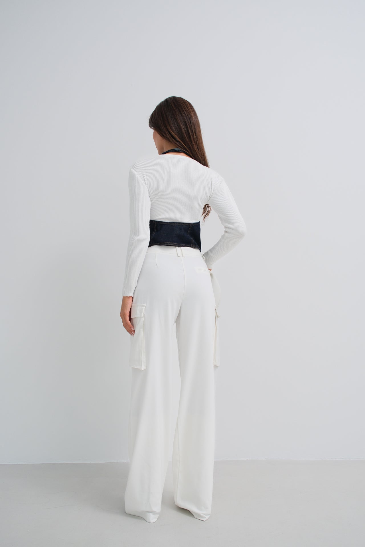 Asymmetrische schwarze Denim-Weste für Frauen