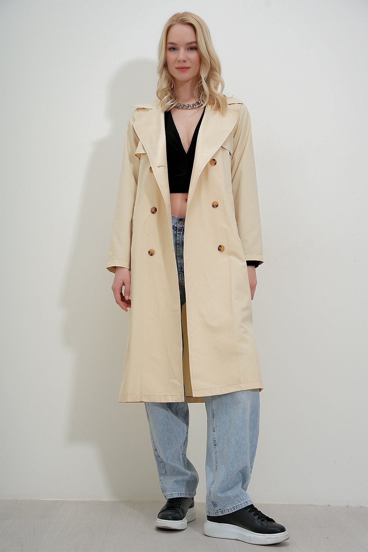 Double-Breasted Collar Cream Trench Coat with Button-Front Detail for Women