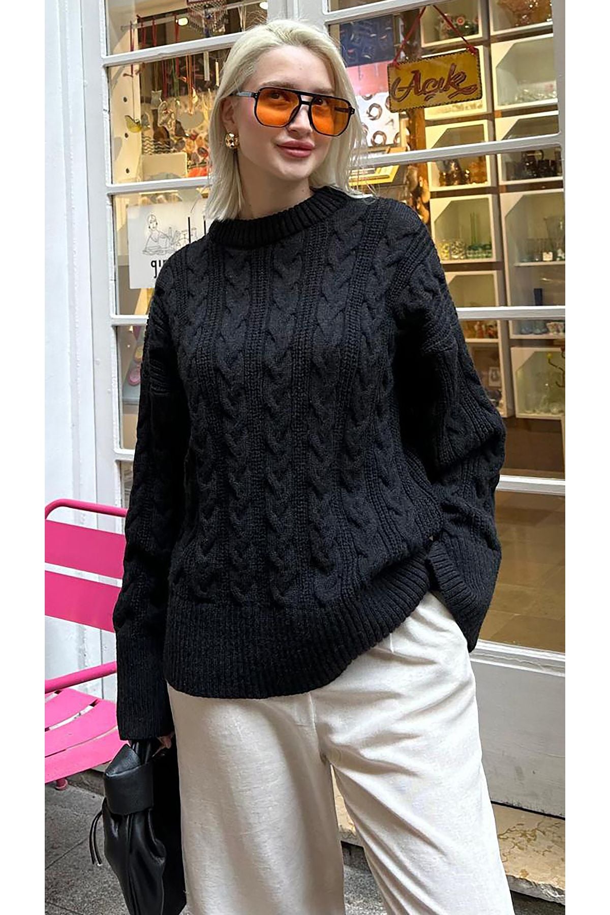 Crew Neck Black Knitted Sweater for Women