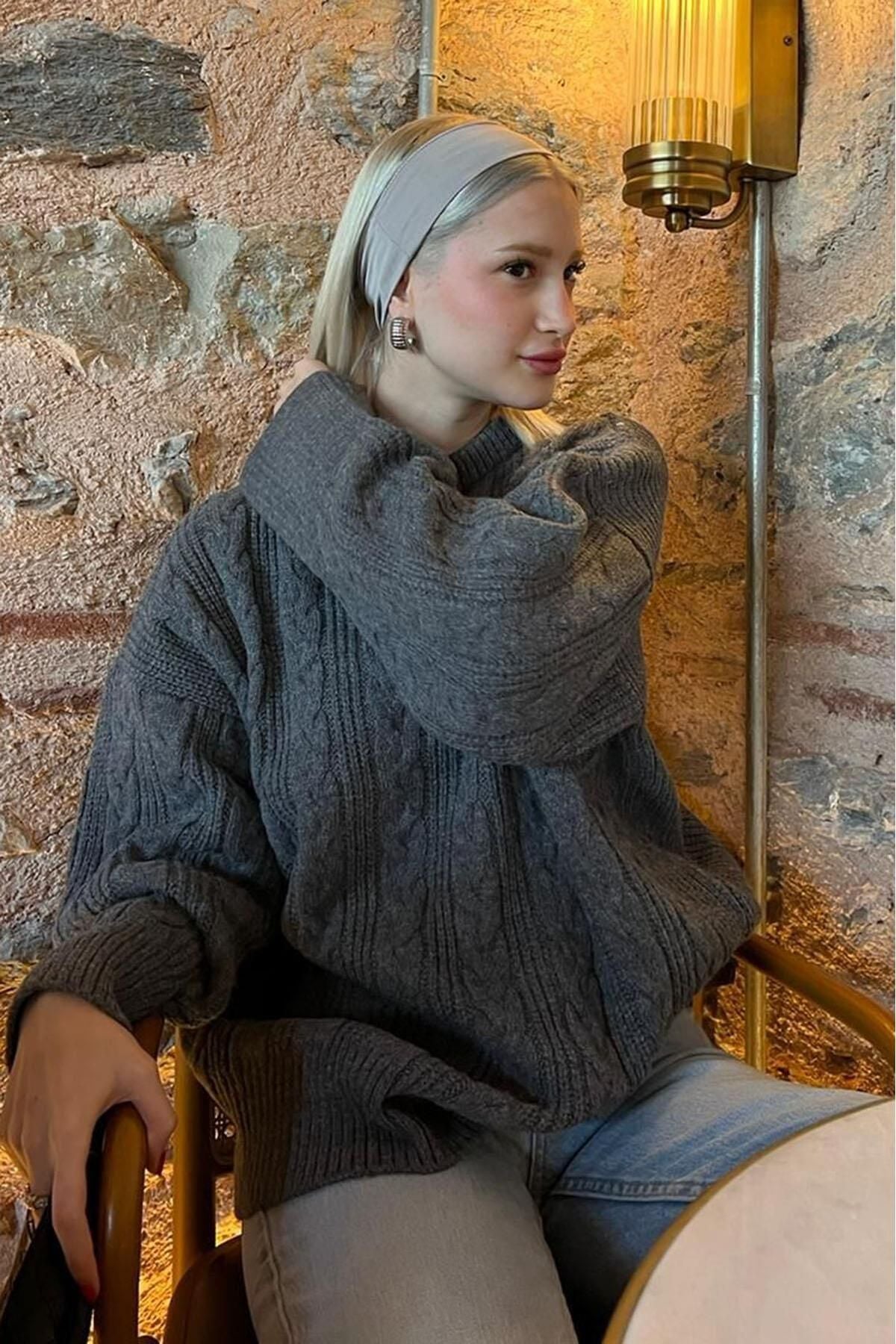 Crew Neck Gray Knitted Women's Sweater