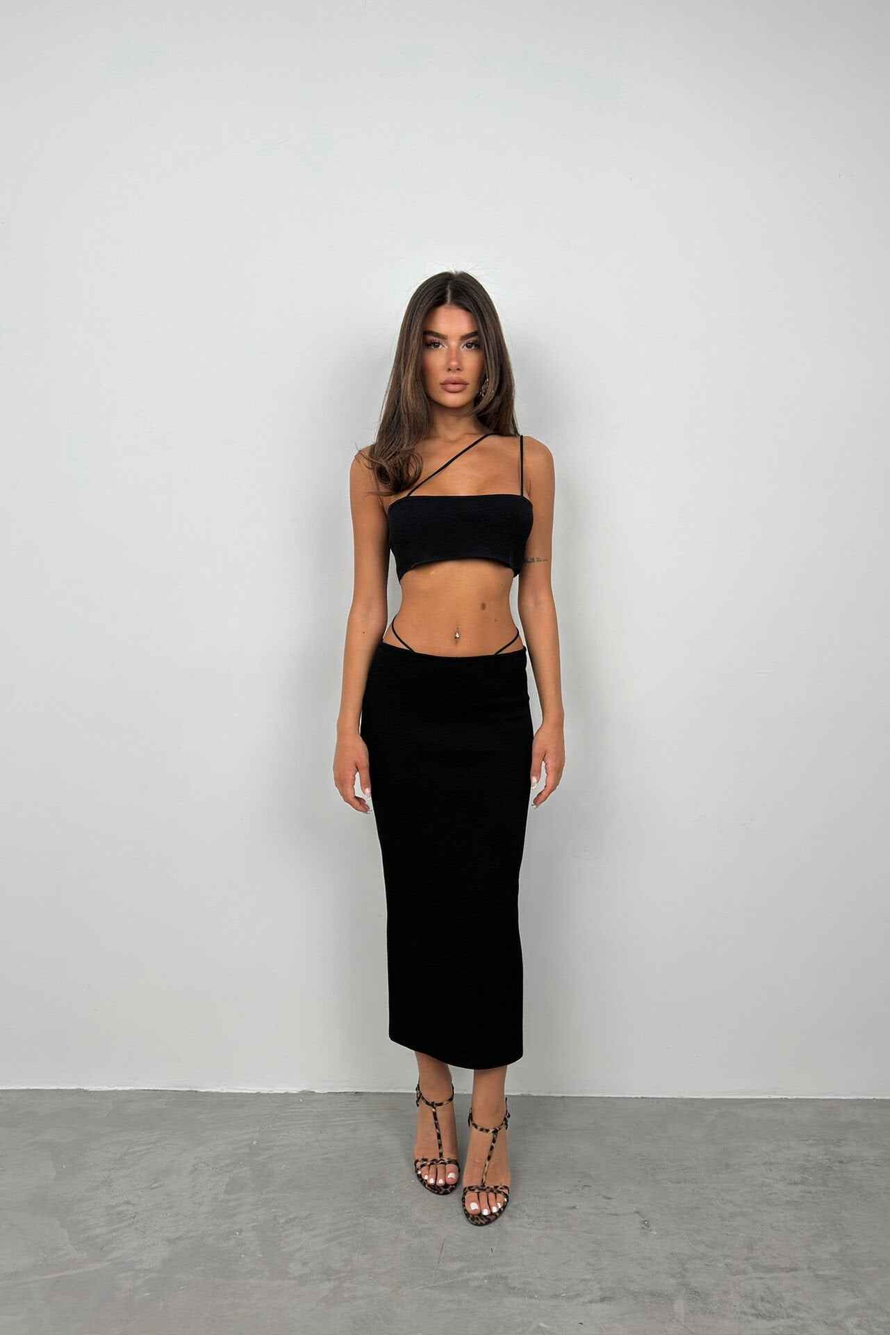 Strap Detail Textured Black Strapless Crop