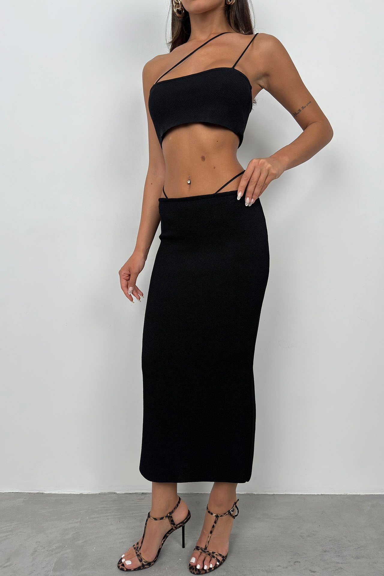 Strap Detail Textured Black Strapless Crop