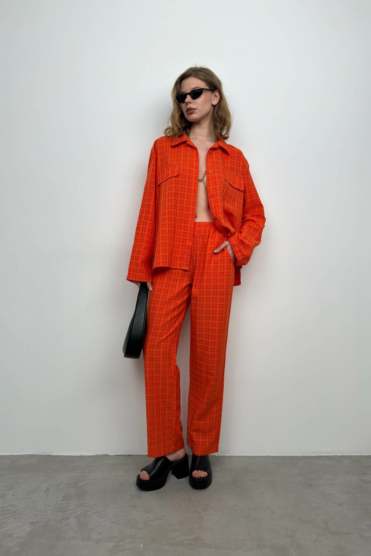 Oranges Hemd und Hose Doppelanzug mit Taschen