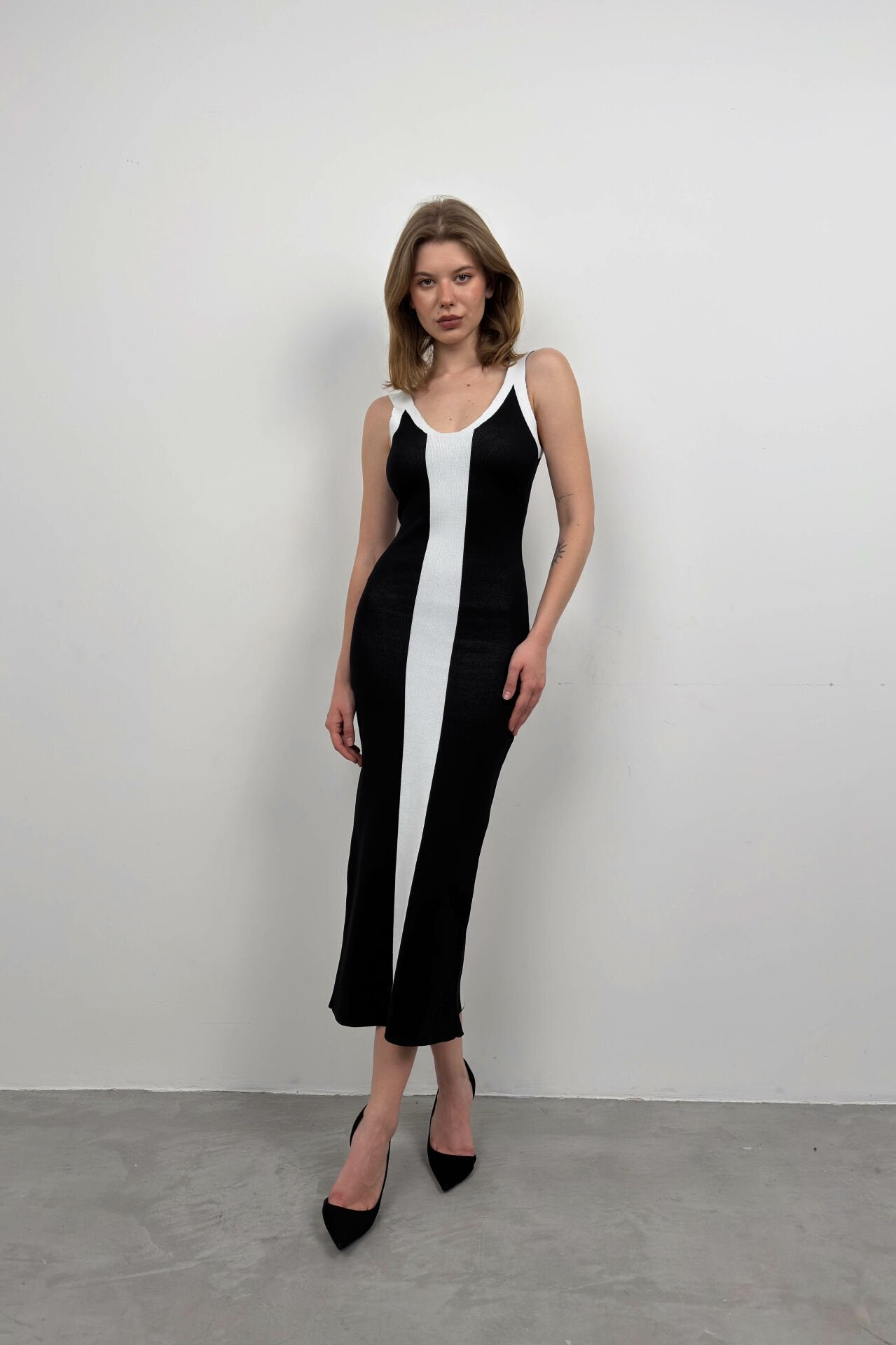 Slit Detailed Black/White Midi Dress