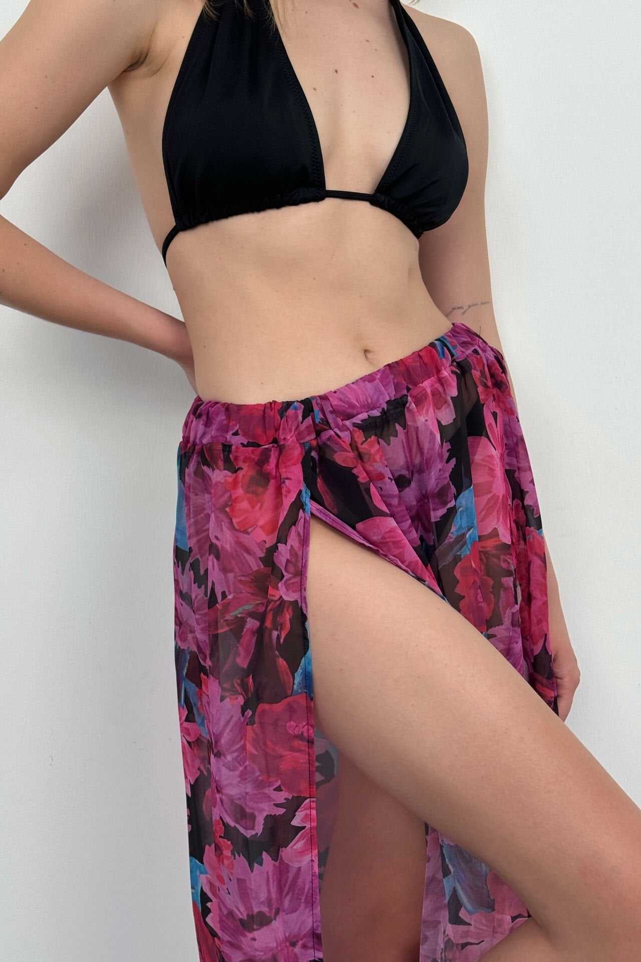 Slit Detailed Fuchsia Patterned Pareo