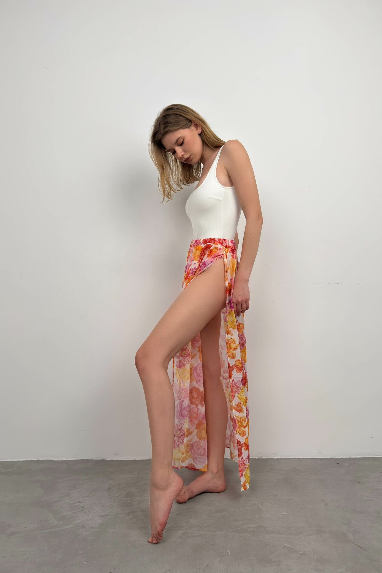 Slit Detailed Orange Floral Patterned Pareo