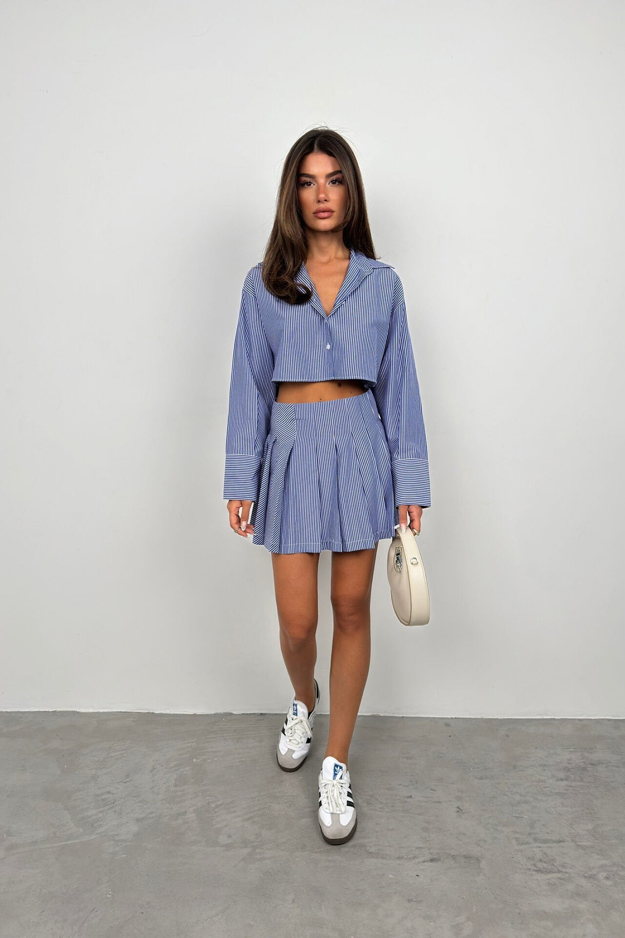 Gestreiftes Blaues Crop-Shirt