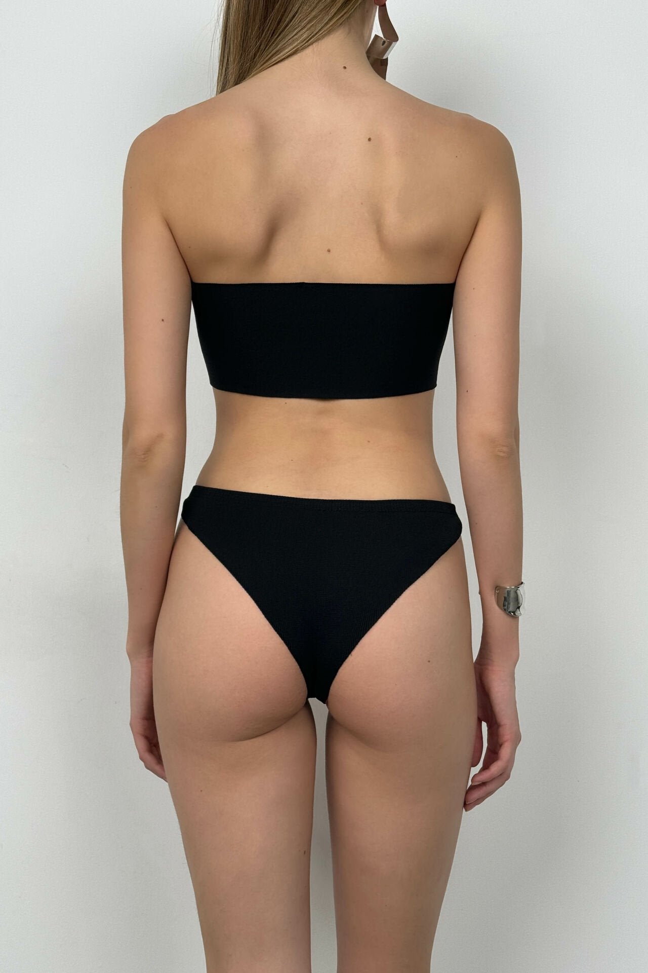 Texturiertes schwarzes Bikini-Set