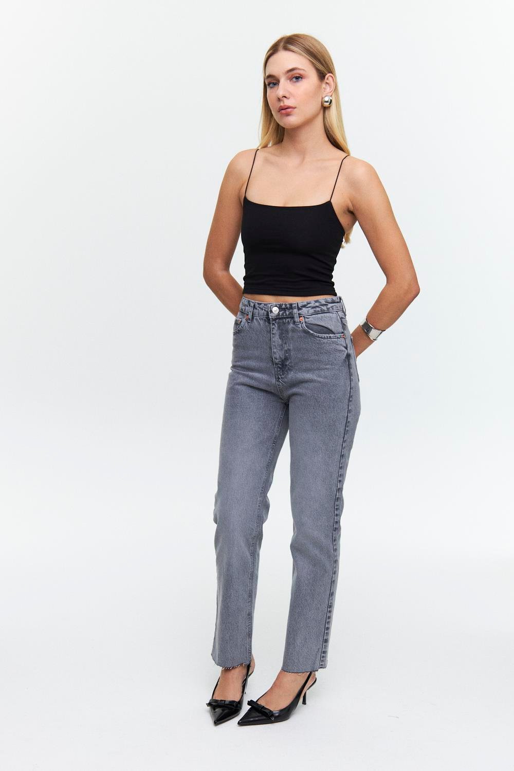 Schwarzes Crop-Top mit Seilriemen