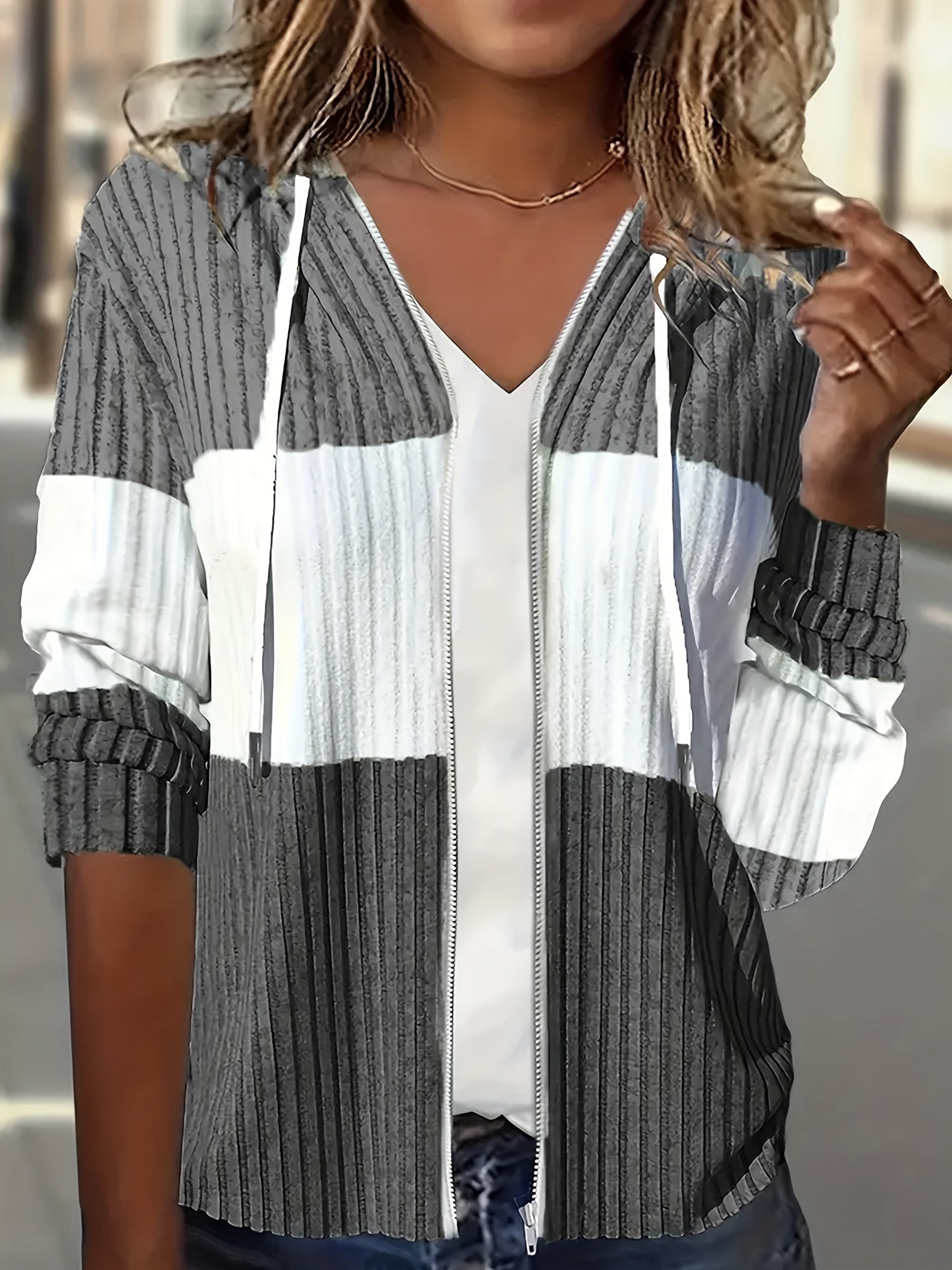 Elara | Stylish Zip-Up Hoodie Jacket with Color Block Detail for Women