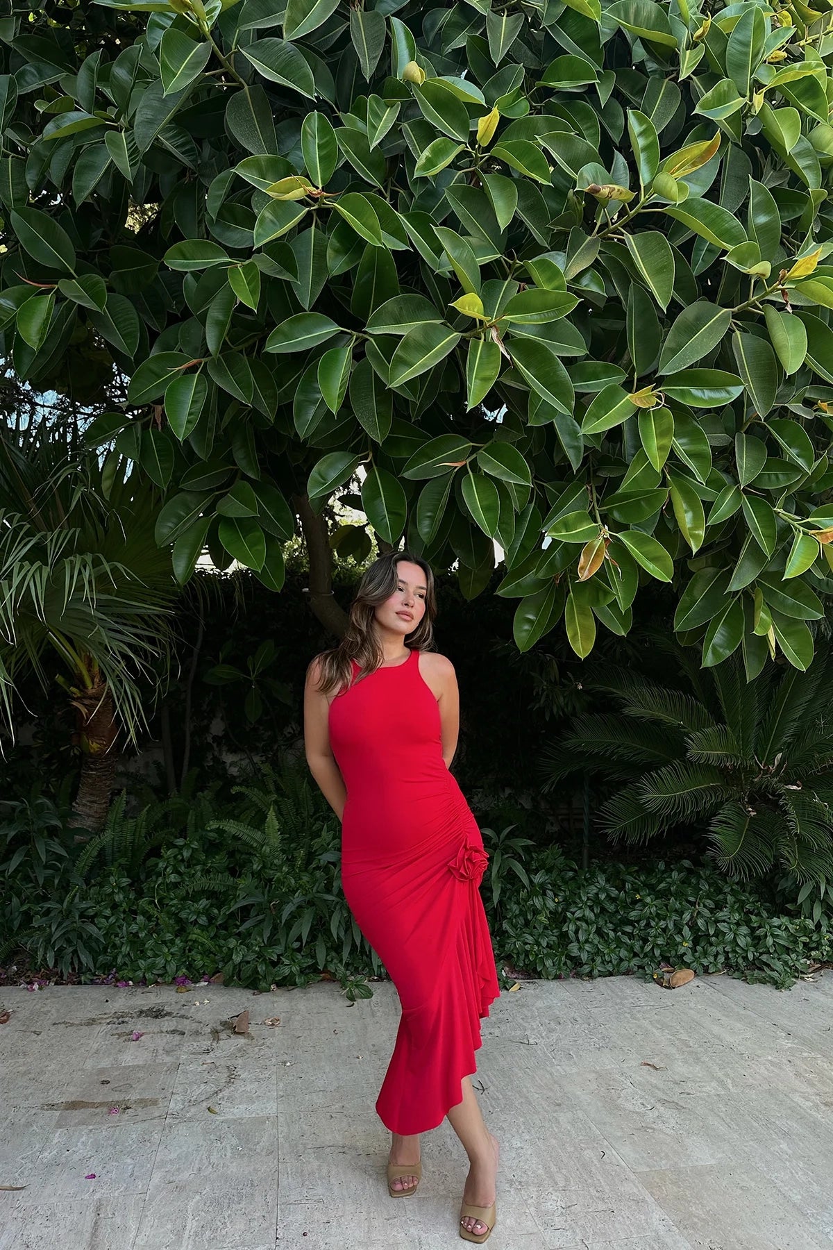 Rote Rüschendetail Mini-Kleid mit Rosen