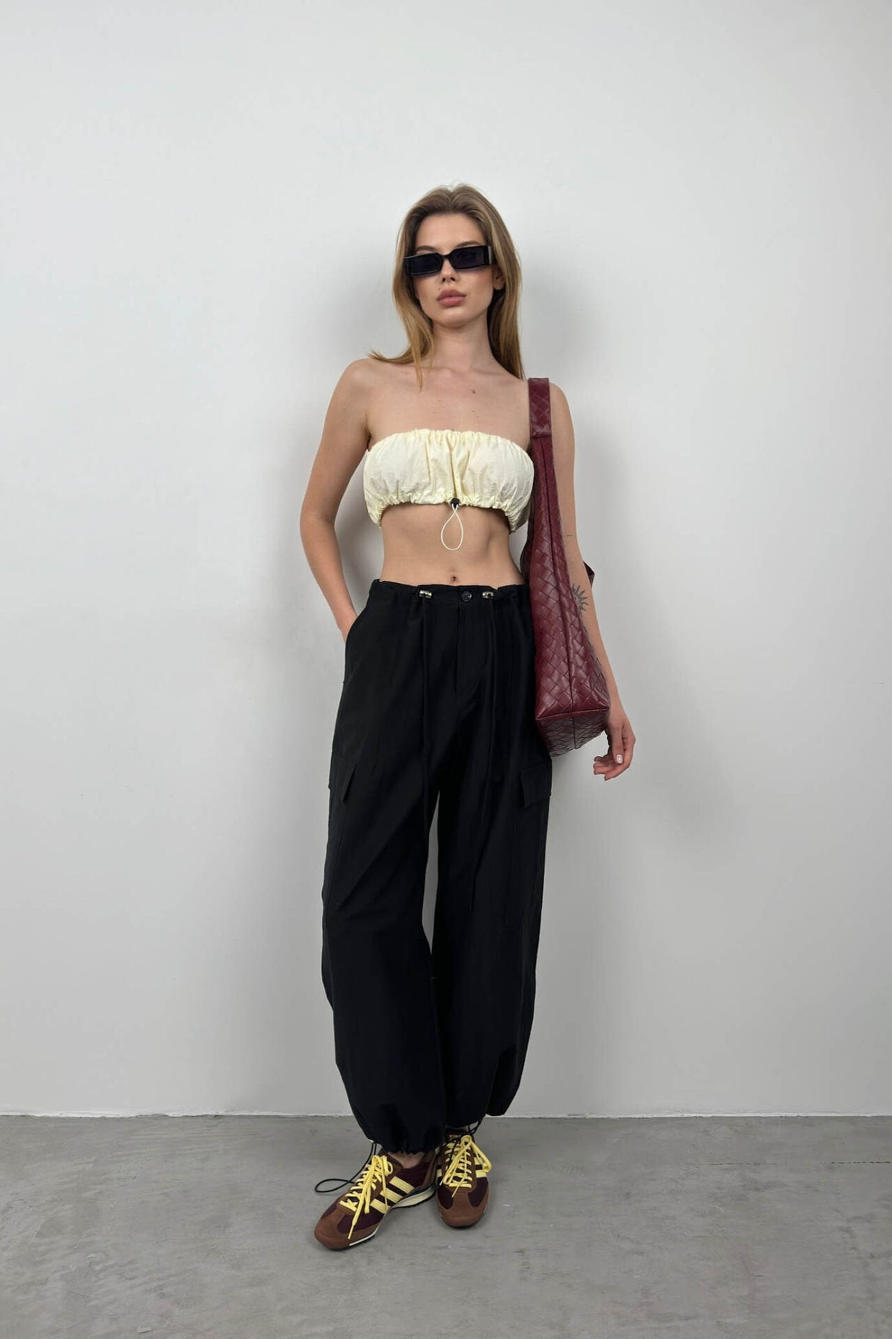 Off-Shoulder Weißes Crop Top mit Elastischem Bund