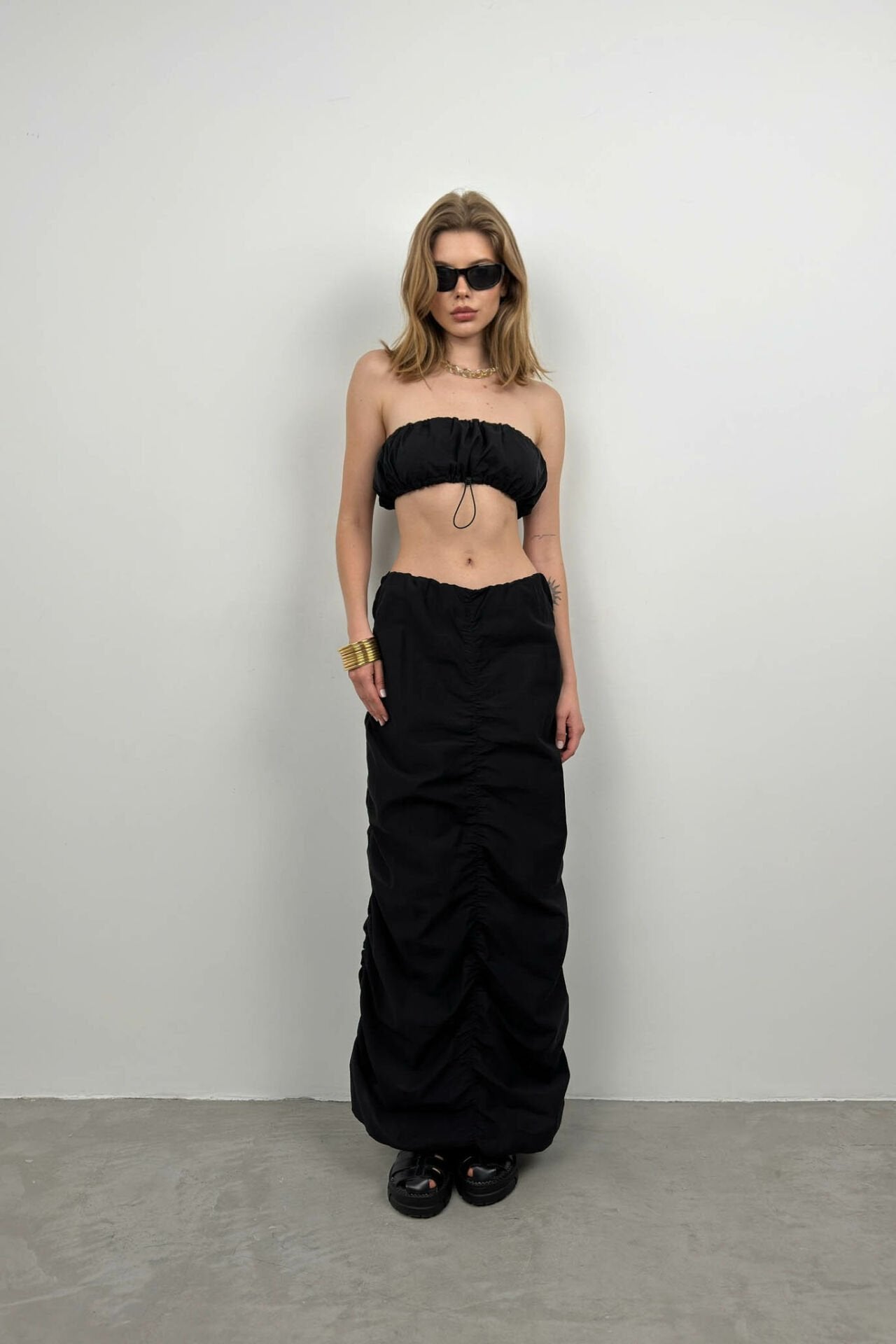 Off-Shoulder Elastic Detailed Black Crop Top