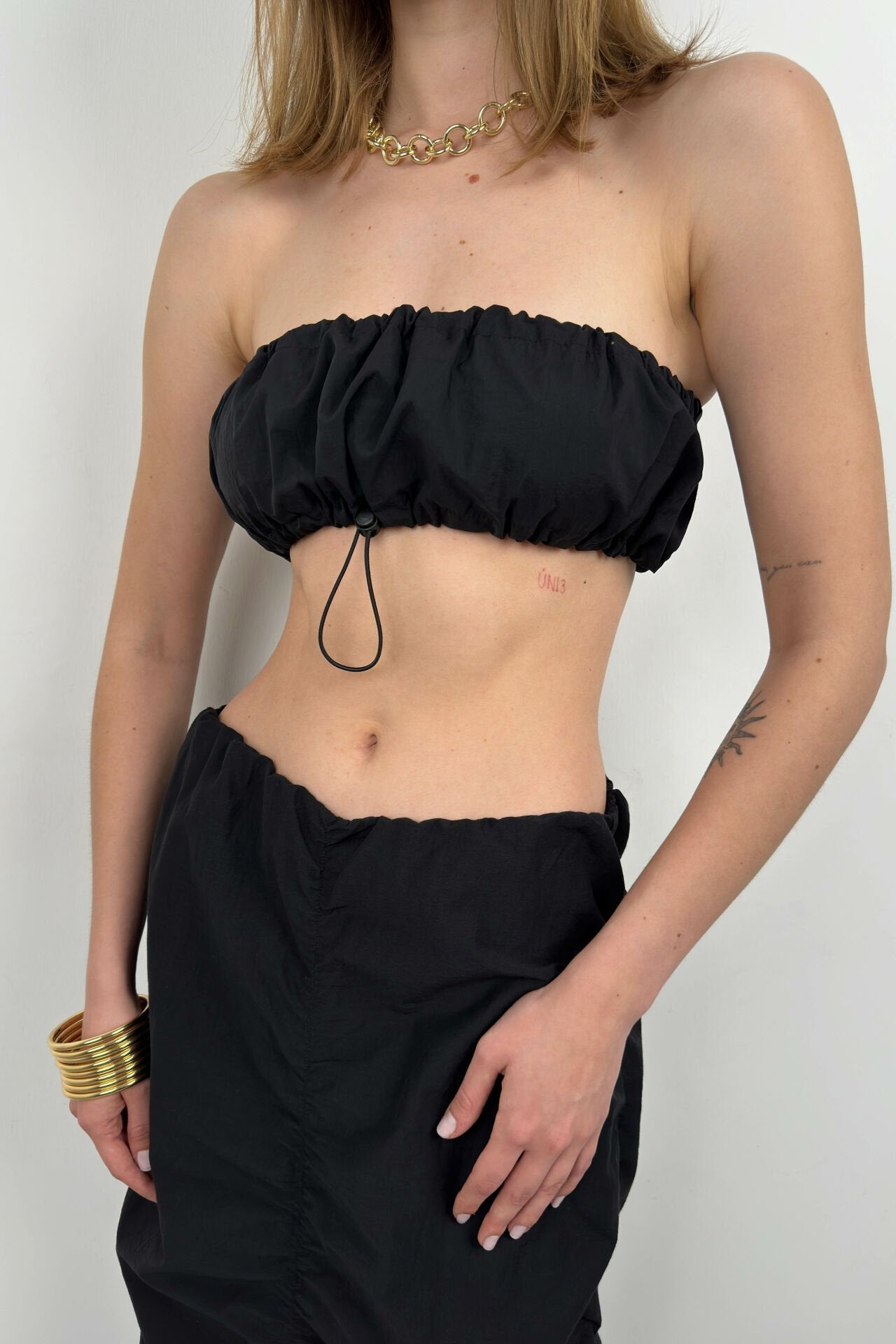 Off-Shoulder Elastic Detailed Black Crop Top