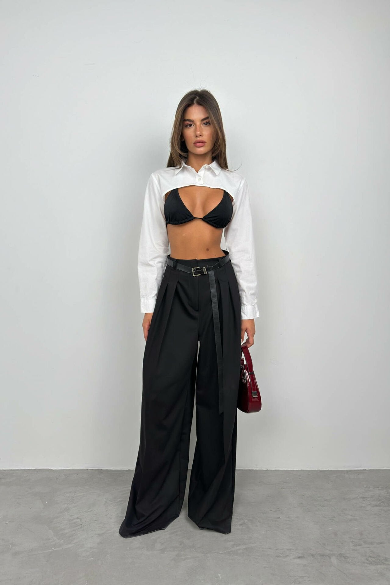 Oval geschnittenes Crop-Shirt