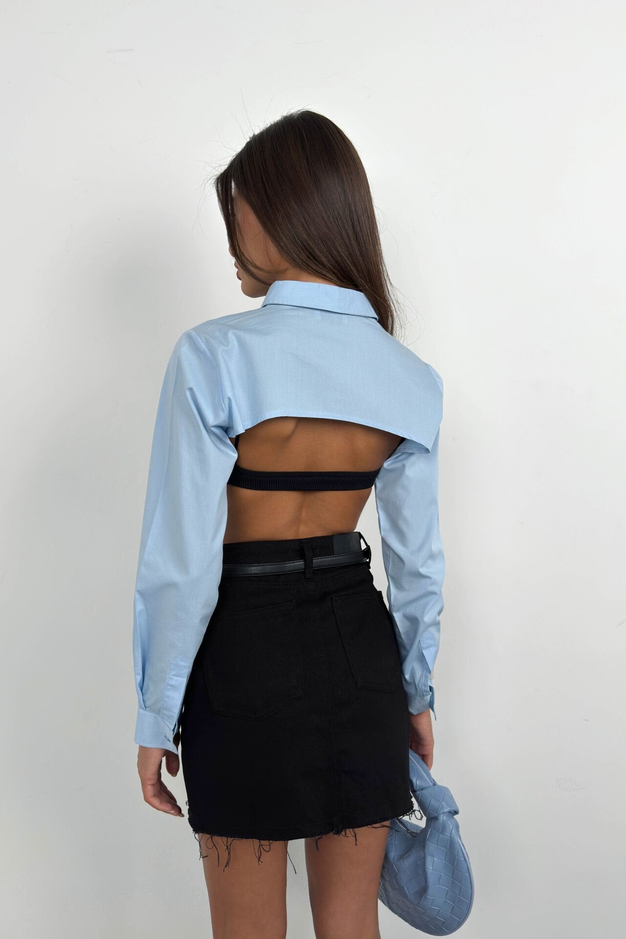 Oval geschnittenes Crop-Shirt