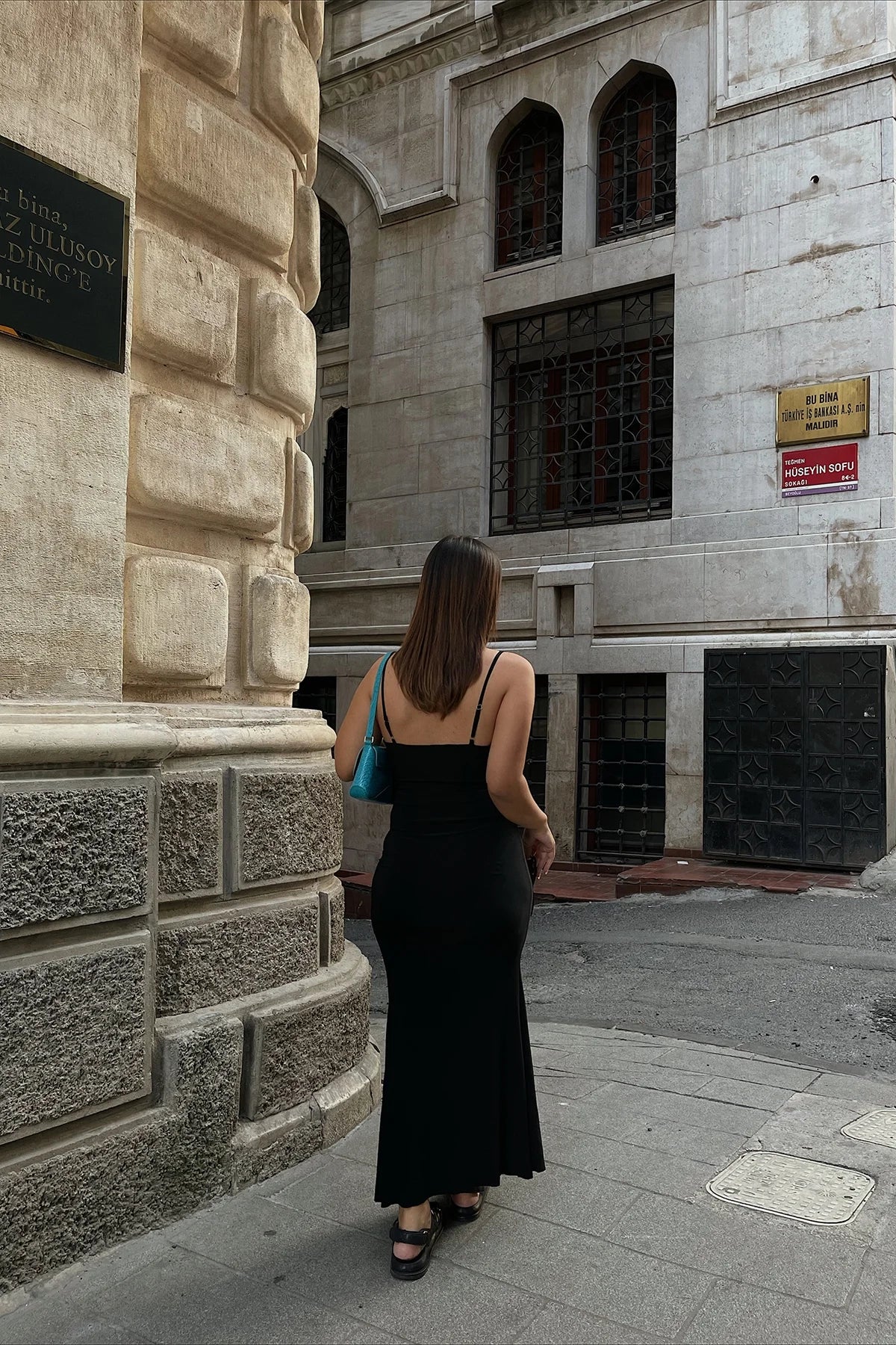 Sleeveless Black Maxi Dress with Half-Open Back