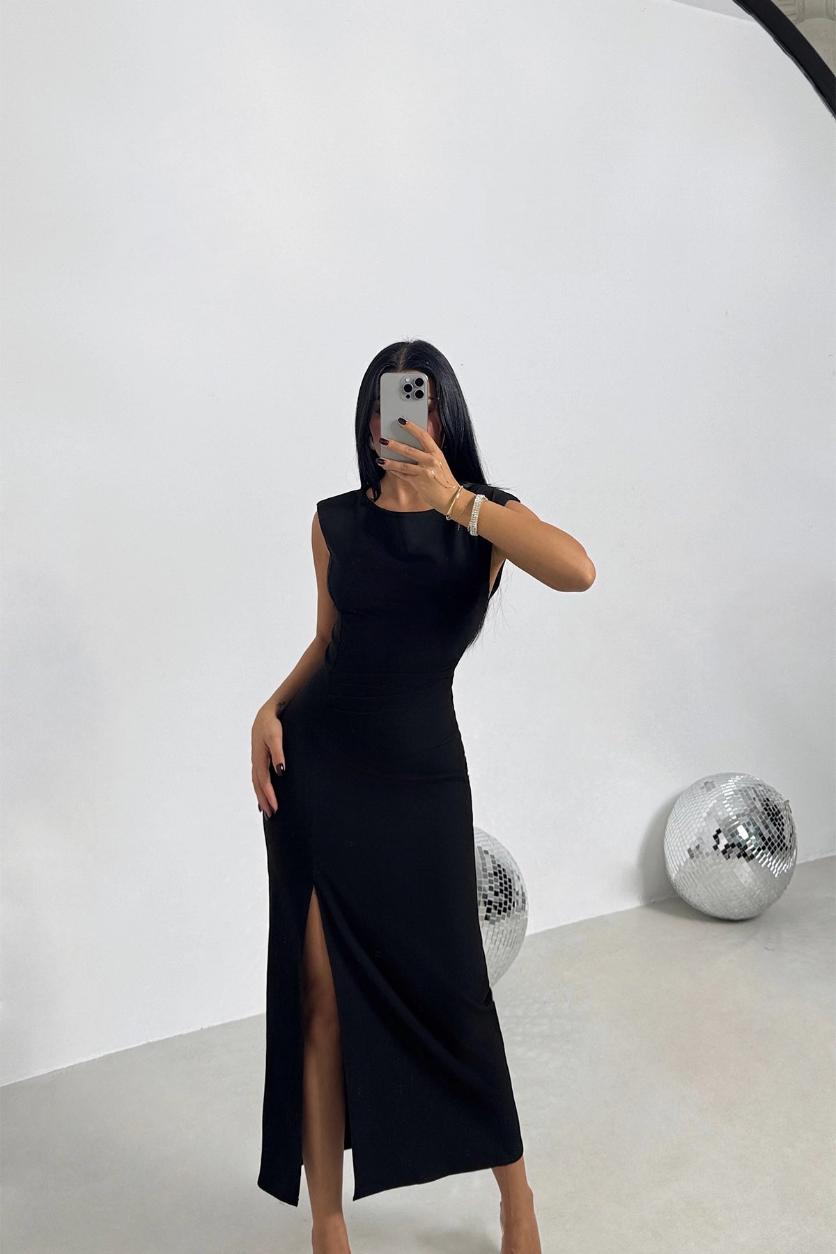 Schwarz Midi Kleid ohne Ärmel mit Schlitzdetails